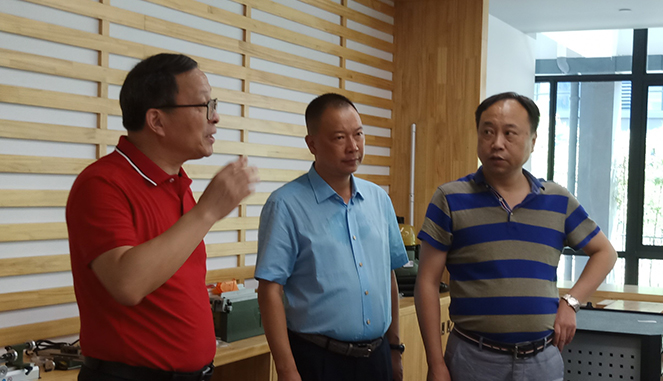 亿联控股集团严立淼董事长包松安总裁考察华东师大附属杭州学校